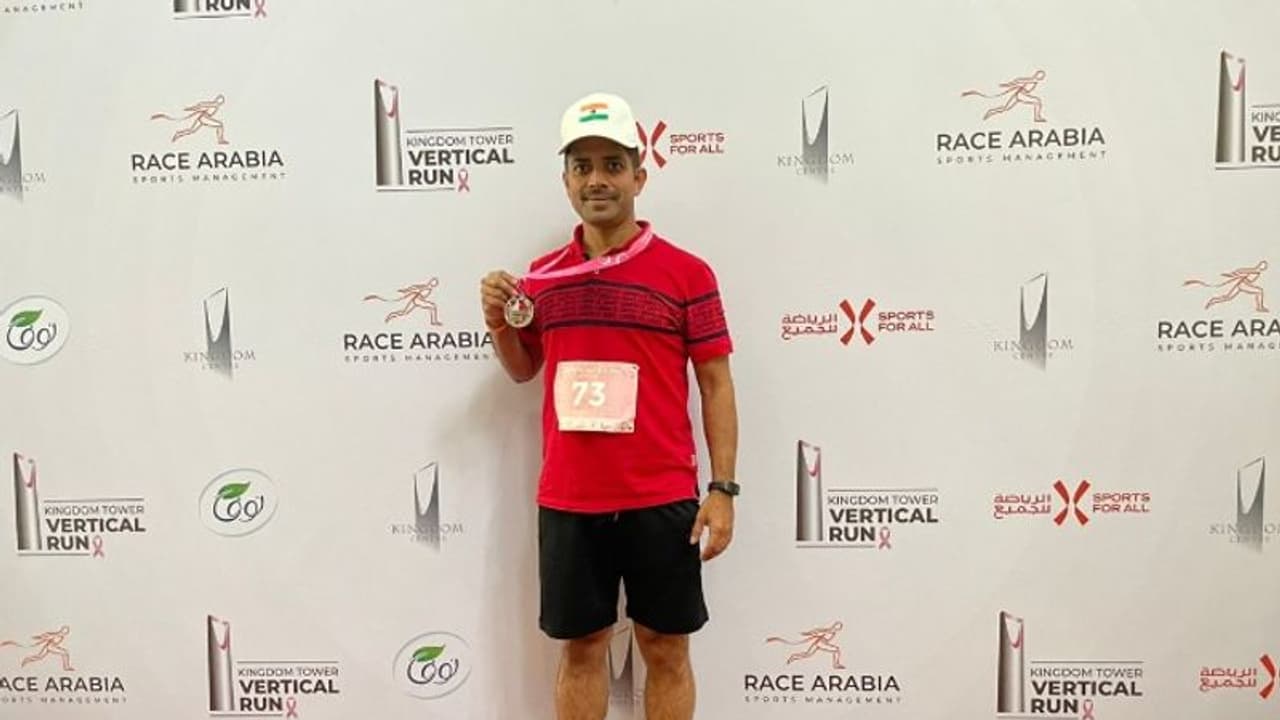 റിയാദ് കിംഗ്ഡം ടവറിന് മുകളിലേക്ക് ഓടിക്കയറിയത് 16.55 മിനുട്ടിൽ, താരമായി സൈഫുദ്ദീൻ