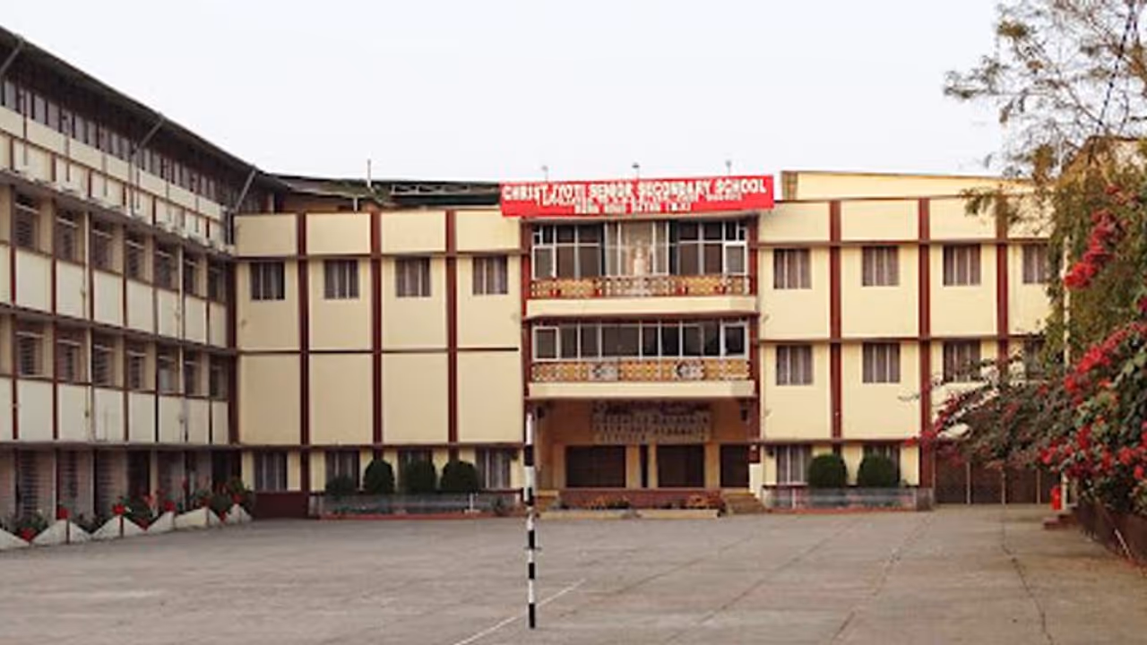 'പതിനഞ്ച് ദിവസത്തിനുള്ളില് സരസ്വതി വിഗ്രഹം സ്ഥാപിക്കണം'; സഭ സ്കൂളിന് മുന്നറിയിപ്പുമായി വിഎച്ച്പി 'പതിനഞ്ച് ദിവസത്തിനുള്ളില് സരസ്വതി വിഗ്രഹം സ്ഥാപിക്കണം'; സഭ സ്കൂളിന് മുന്നറിയിപ്പുമായി വിഎച്ച്പി