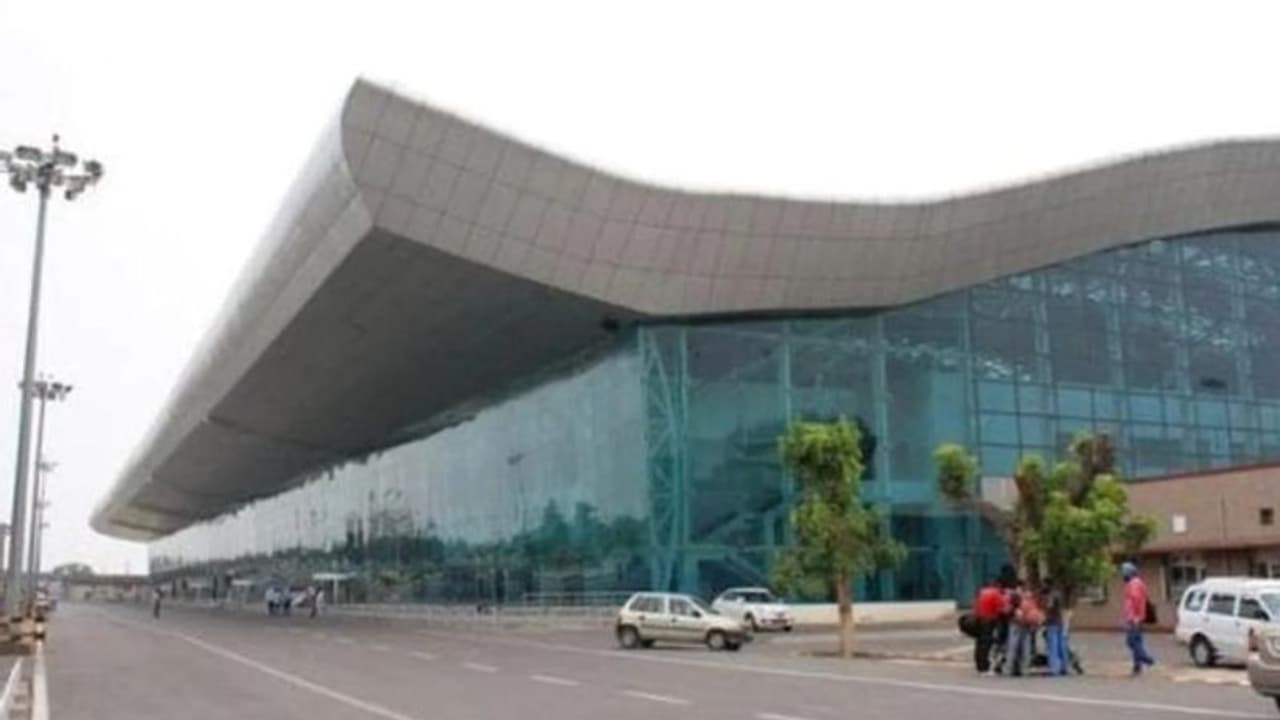 Airport Privatisation |രാജ്യത്തെ 13 വിമാനത്താവളങ്ങൾ കൂടി സ്വകാര്യമേഖലയ്ക്ക് കൈമാറാൻ കേന്ദ്രസർക്കാർ Airport Privatisation |രാജ്യത്തെ 13 വിമാനത്താവളങ്ങൾ കൂടി സ്വകാര്യമേഖലയ്ക്ക് കൈമാറാൻ കേന്ദ്രസർക്കാർ