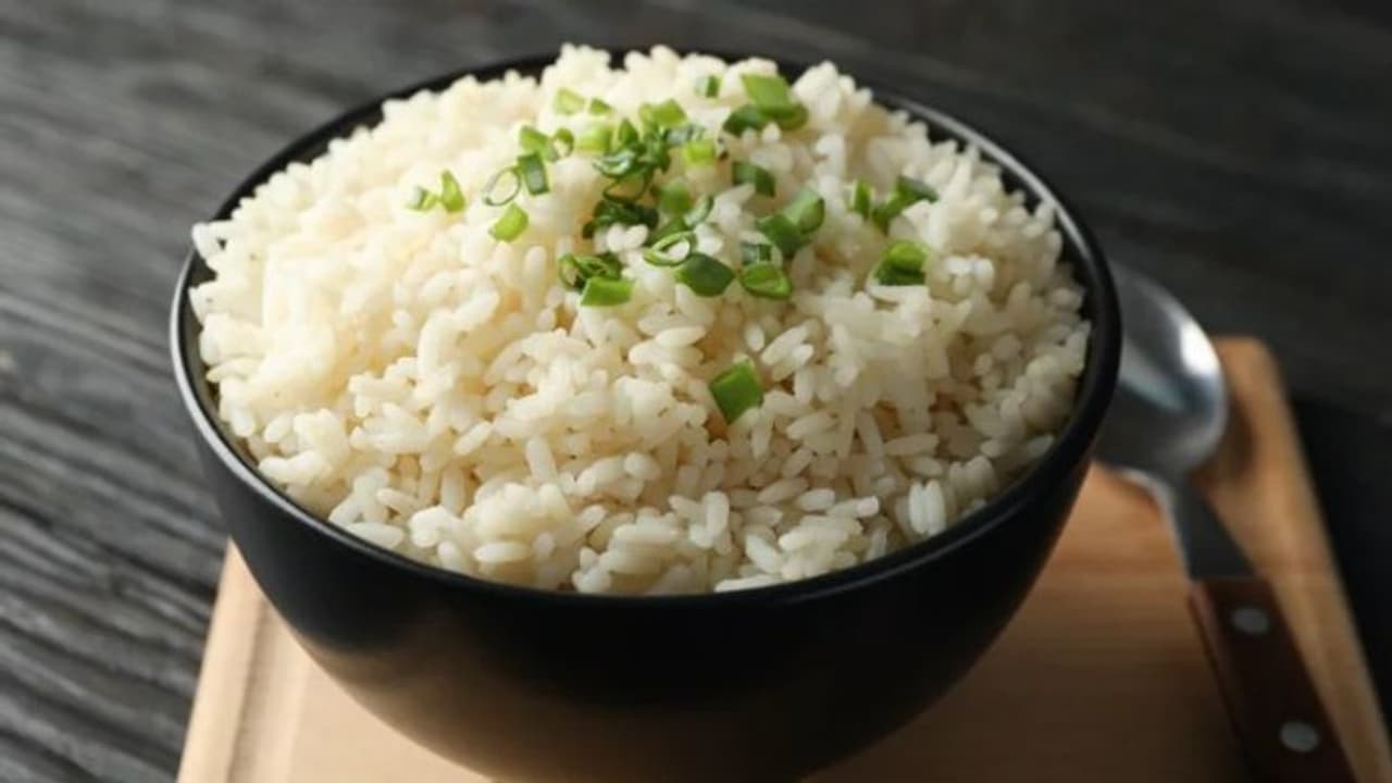 Weight Loss Diet| വണ്ണം കുറയ്ക്കണോ? ചോറിന് പകരം ഡയറ്റില് ഉള്പ്പെടുത്താം ഈ ഭക്ഷണങ്ങള്... Weight Loss Diet| വണ്ണം കുറയ്ക്കണോ? ചോറിന് പകരം ഡയറ്റില് ഉള്പ്പെടുത്താം ഈ ഭക്ഷണങ്ങള്...