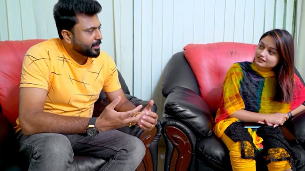 'കുടുംബവിളക്ക് ഷൂട്ടില്ലെങ്കിലാണ് ഇപ്പോ വിഷമം', പുതിയ ശീതൾ പറയുന്നു 'കുടുംബവിളക്ക് ഷൂട്ടില്ലെങ്കിലാണ് ഇപ്പോ വിഷമം', പുതിയ ശീതൾ പറയുന്നു