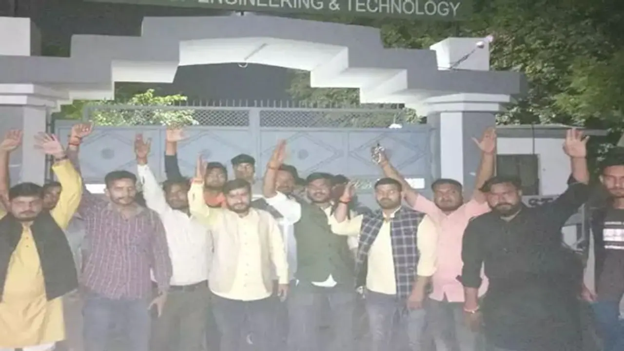 UP: भारत हारी तो लगाए पाकिस्तान जिंदाबाद के नारे, जश्न भी मनाया, कश्मीरी छात्रों पर ये कार्रवाई.. UP: भारत हारी तो लगाए पाकिस्तान जिंदाबाद के नारे, जश्न भी मनाया, कश्मीरी छात्रों पर ये कार्रवाई..