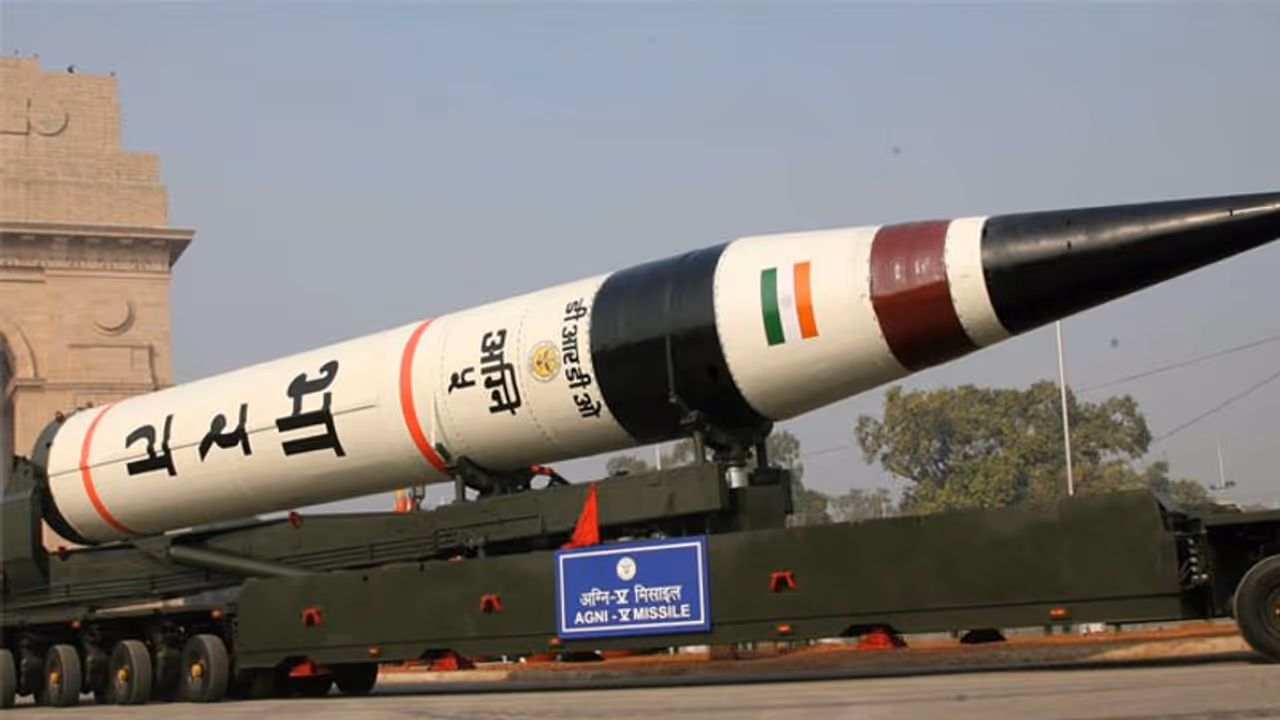 अपने नए 'बॉर्डर कानून' के बाद भी भारत की महामिसाइल अग्नि 5 से डरा चीन; आज हो सकता है फाइनल परीक्षण