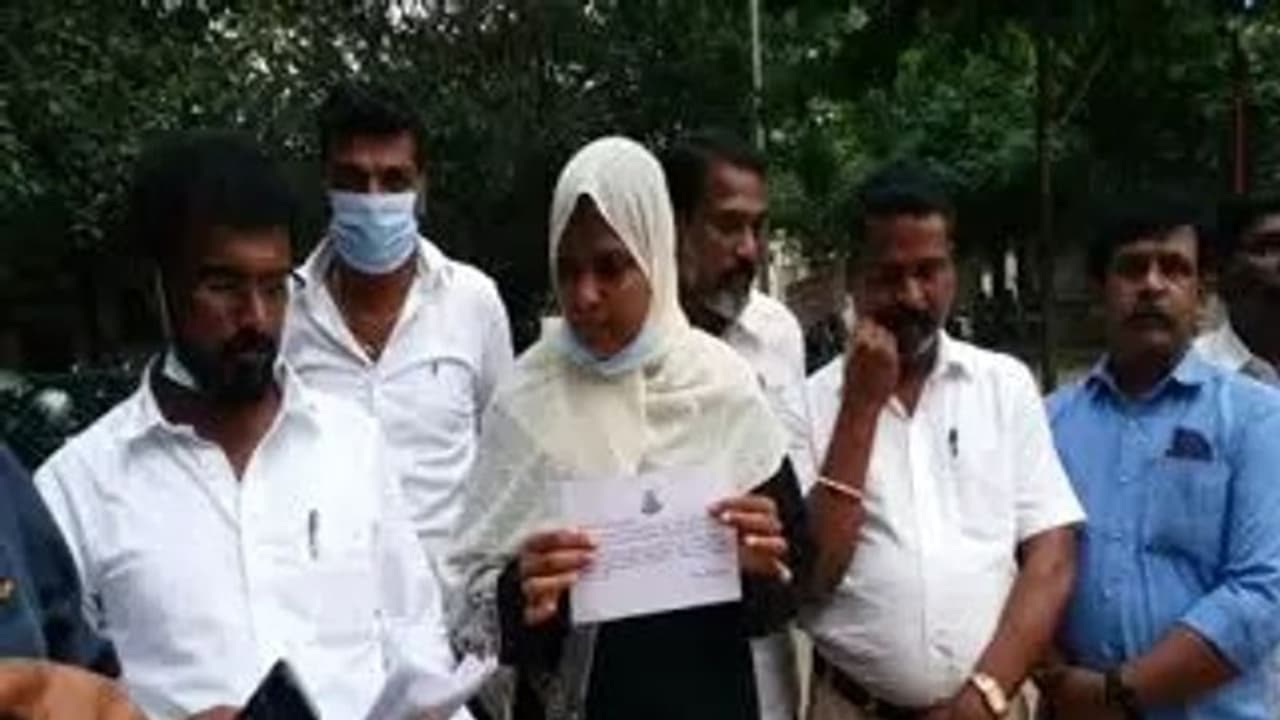 வேலூர் இப்ராஹிம் மீது அவரது மனைவி பயங்கர புகார்.. கல்யாண ராமனை போல கணவனை கைது செய்ய சொல்லி கதறல். வேலூர் இப்ராஹிம் மீது அவரது மனைவி பயங்கர புகார்.. கல்யாண ராமனை போல கணவனை கைது செய்ய சொல்லி கதறல்.