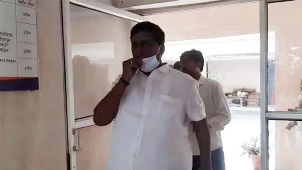 महिला खिलाड़ी से Rape के इल्जाम में जेल भेजा गया झारखंड का BJP नेता, एक फोटो से शुरू हुआ था ये गंदा खेल महिला खिलाड़ी से Rape के इल्जाम में जेल भेजा गया झारखंड का BJP नेता, एक फोटो से शुरू हुआ था ये गंदा खेल