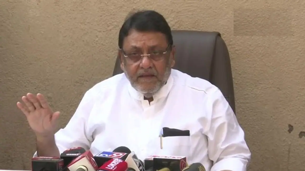 Aryan Khan Drugs Case: नवाब मलिक ने पूछा NCB ने ड्रग माफिया और उसकी पिस्तौल वाली गर्लफ्रेंड को क्यों छोड़ा? Aryan Khan Drugs Case: नवाब मलिक ने पूछा NCB ने ड्रग माफिया और उसकी पिस्तौल वाली गर्लफ्रेंड को क्यों छोड़ा?