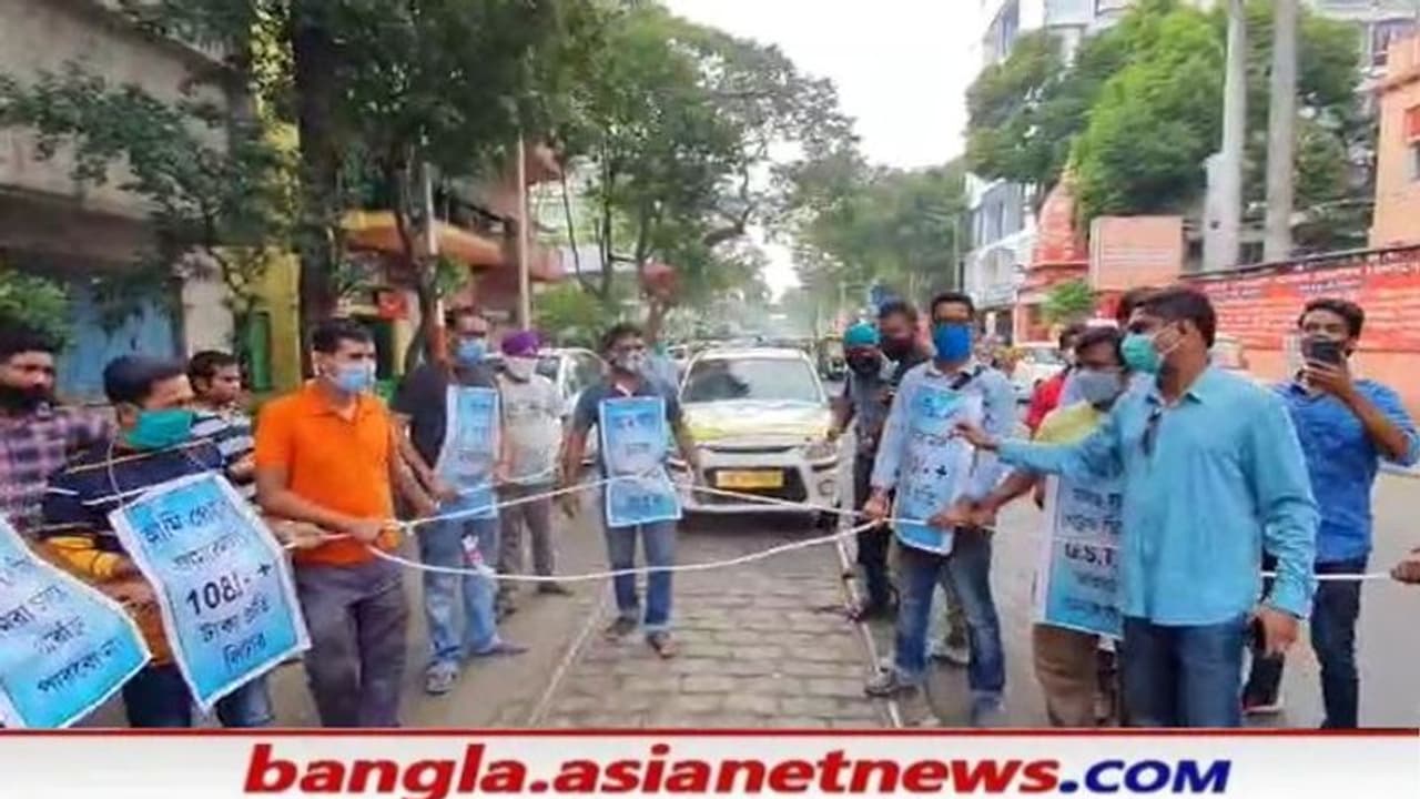 Protest: 'দায়ী কেন্দ্র', পেট্রল ও ডিজেলের মূল্যবৃদ্ধিতে অভিনব প্রতিবাদ লাক্সারি ট্যাক্সি সংগঠনের Protest: 'দায়ী কেন্দ্র', পেট্রল ও ডিজেলের মূল্যবৃদ্ধিতে অভিনব প্রতিবাদ লাক্সারি ট্যাক্সি সংগঠনের