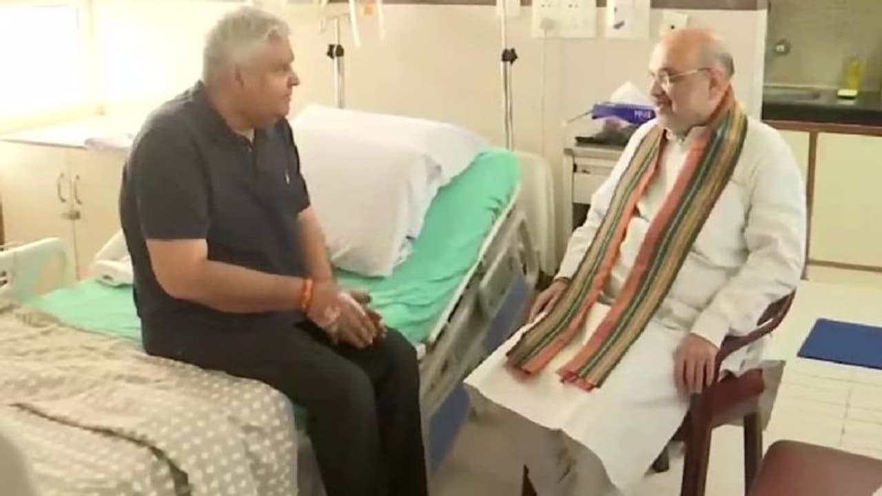 Amit Shah visits Dhankar এইমসে অমিত শাহ, বাংলার রাজ্যপালের সঙ্গে দেখা করে সুস্থতা কামনা