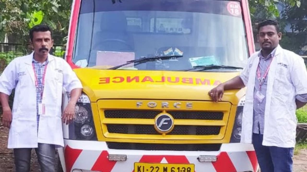 വീട്ടിൽ പ്രസവിച്ച യുവതിക്കും കുഞ്ഞിനും രക്ഷകരായി കനിവ് 108 ആംബുലൻസ് ജീവനക്കാർ