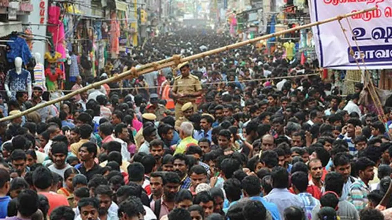 நெருங்கும் தீபாவளி பண்டிகை... சென்னையில் பலப்படுத்தப்பட்ட போலீஸ் பாதுகாப்பு!! நெருங்கும் தீபாவளி பண்டிகை... சென்னையில் பலப்படுத்தப்பட்ட போலீஸ் பாதுகாப்பு!!