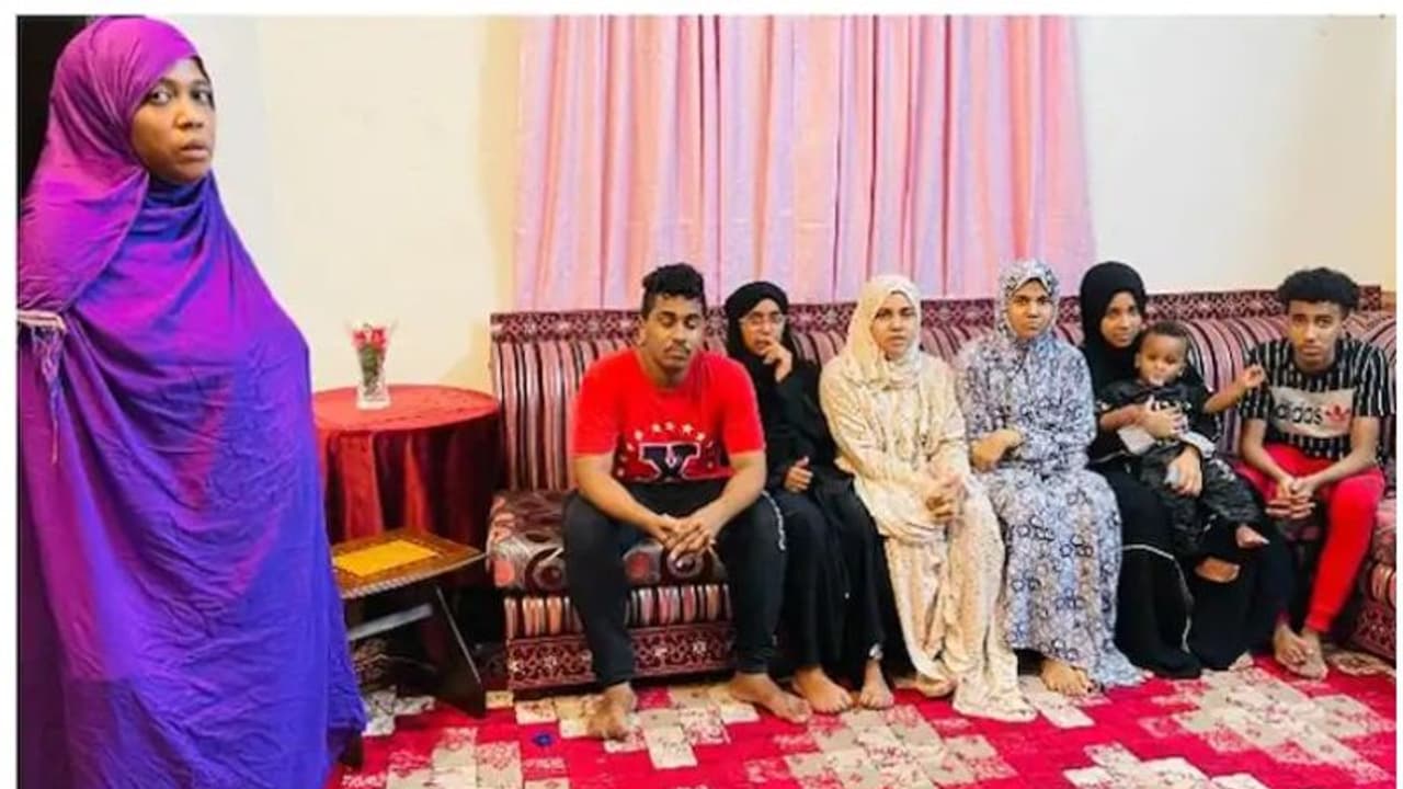 പേടിച്ച് ഇനിയും എത്ര നാള്? രേഖകളില്ല; മലയാളി ഉപേക്ഷിച്ച മുഅ്മിനയും മകളെയും പൊലീസ് പിടികൂടി, കുറിപ്പ് പേടിച്ച് ഇനിയും എത്ര നാള്? രേഖകളില്ല; മലയാളി ഉപേക്ഷിച്ച മുഅ്മിനയും മകളെയും പൊലീസ് പിടികൂടി, കുറിപ്പ്