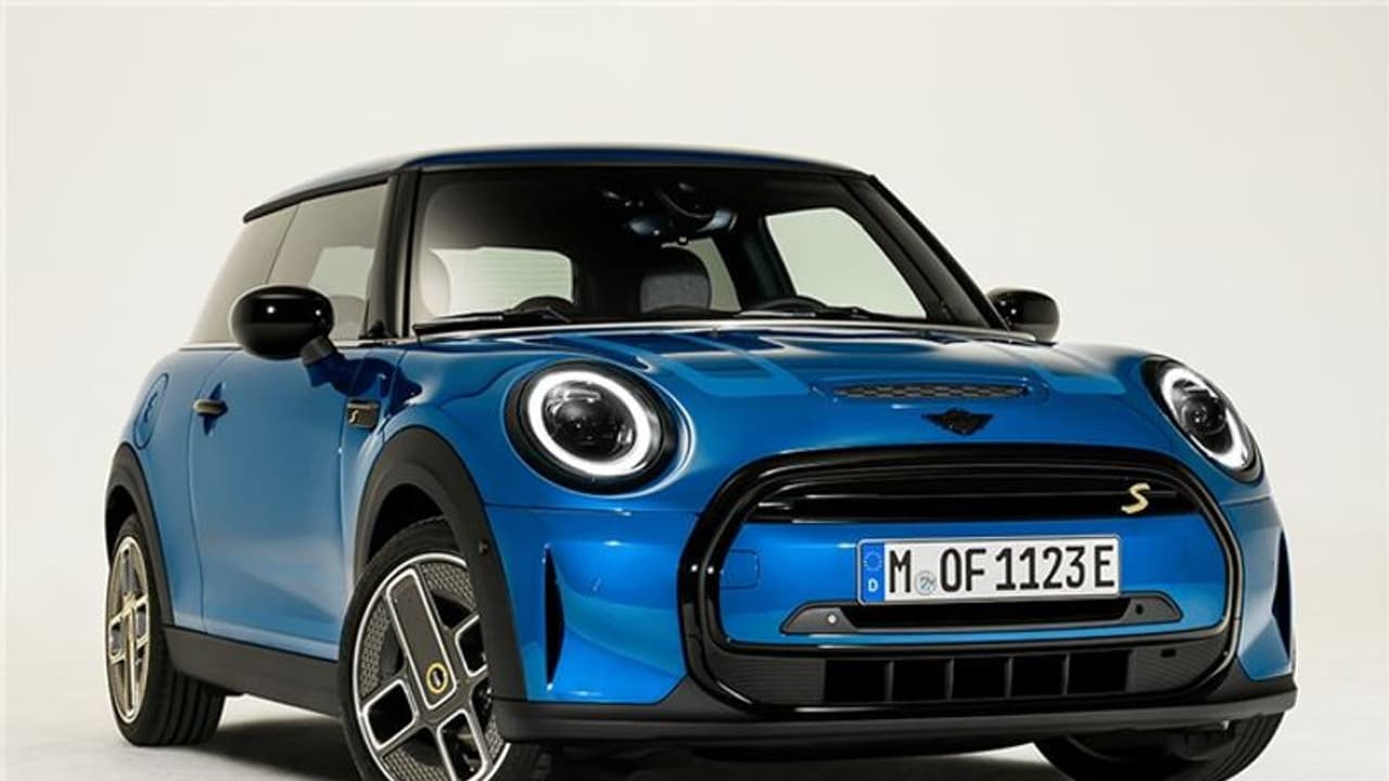 വെറും രണ്ടുമണിക്കൂര്‍ കൊണ്ട് മിനി കൂപ്പര്‍ കട കാലിയാക്കി ഇന്ത്യക്കാര്‍!