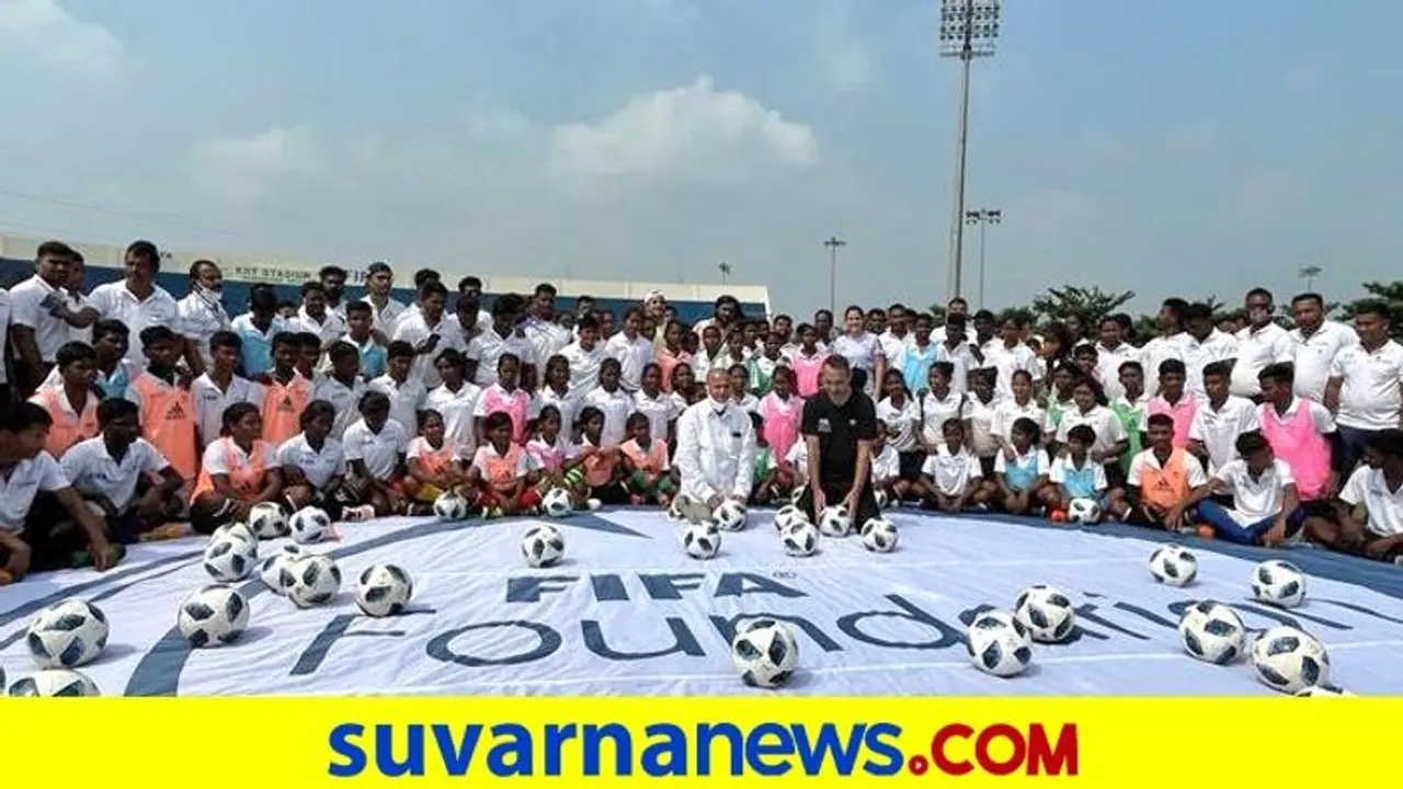 ಕಳಿಂಗ ವಿವಿಯಲ್ಲಿ ಶಾಲಾ ಮಕ್ಕಳಿಗೂ ಫುಟ್ಬಾಲ್ ಯೋಜನೆ ಜಾರಿ : ನವೀನ್ ಪಟ್ನಾಯಕ್ ಚಾಲನೆ! ಕಳಿಂಗ ವಿವಿಯಲ್ಲಿ ಶಾಲಾ ಮಕ್ಕಳಿಗೂ ಫುಟ್ಬಾಲ್ ಯೋಜನೆ ಜಾರಿ : ನವೀನ್ ಪಟ್ನಾಯಕ್ ಚಾಲನೆ!