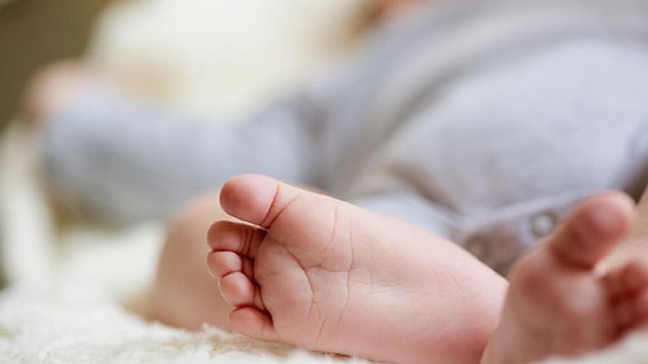 మూడోసారీ ఆడపిల్లే పుట్టిందని.. నేలకేసి కొట్టి.. ఓ కసాయి తండ్రి అమానుషం.. మూడోసారీ ఆడపిల్లే పుట్టిందని.. నేలకేసి కొట్టి.. ఓ కసాయి తండ్రి అమానుషం..