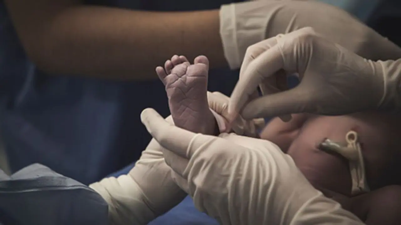 Hosapete: ತ್ರಿವಳಿ ಮಕ್ಕಳಿಗೆ ಜನ್ಮ ನೀಡಿದ ತಾಯಿ Hosapete: ತ್ರಿವಳಿ ಮಕ್ಕಳಿಗೆ ಜನ್ಮ ನೀಡಿದ ತಾಯಿ