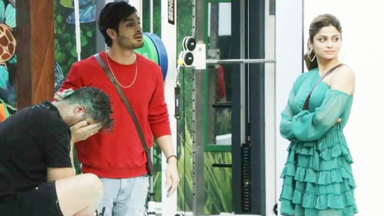 Bigg Boss 15: इसलिए आपस में भिड़े शमिता उमर, इस कंटेस्टेंस से लड़ाई के बाद फूट फूटकर रोया ये शख्स Bigg Boss 15: इसलिए आपस में भिड़े शमिता उमर, इस कंटेस्टेंस से लड़ाई के बाद फूट फूटकर रोया ये शख्स