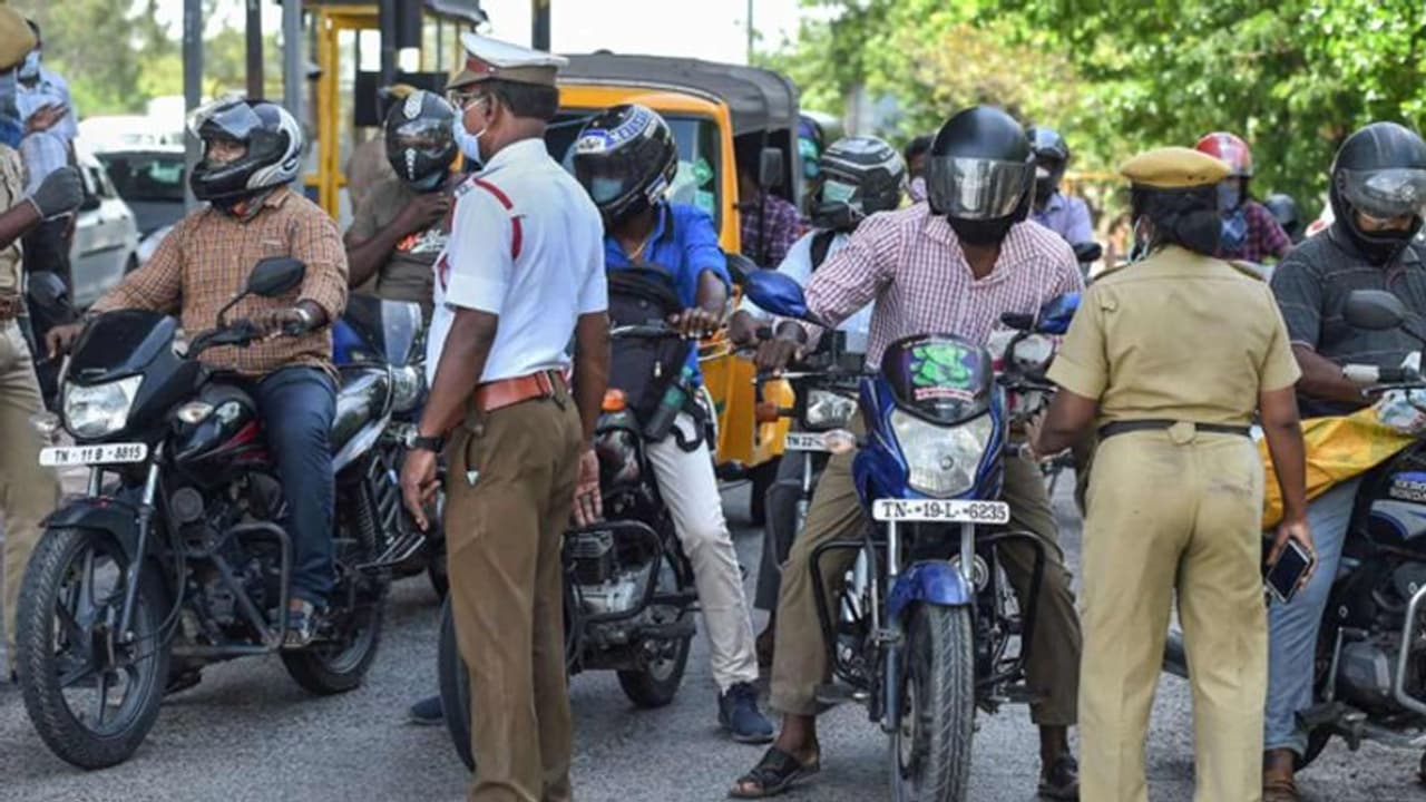 कहीं आपके मोबाइल में तो नहीं ये खतरनाक मैसेज, खोज में पुलिस ने गाड़ियां रुकवाईं, एक एक फोन चेक हो रहा