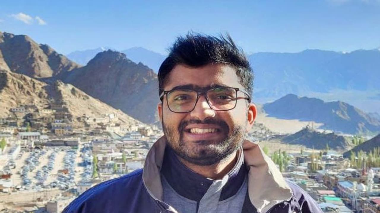 అమెరికాలో ఉద్యోగం వదిలేసి.. యూపీఎస్సీ ఎంచుకొని.. ఐఏఎస్ సాధించాడు..!