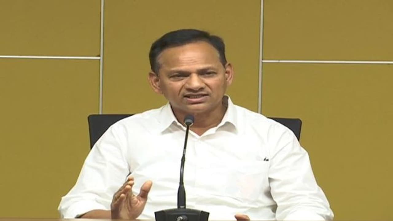 ఆ ఆస్తులను కబళించే కుట్ర... జగన్ సర్కార్ ఉబలాటం అందుకే: టీడీపీ ఎమ్మెల్సీ ద్వారపురెడ్డి ఆ ఆస్తులను కబళించే కుట్ర... జగన్ సర్కార్ ఉబలాటం అందుకే: టీడీపీ ఎమ్మెల్సీ ద్వారపురెడ్డి