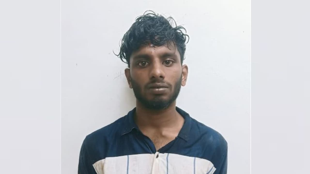 നിരവധി ക്രിമിനൽ കേസ് പ്രതിയായ 'മിഠായി അനു' കഞ്ചാവും മയക്കുമരുന്ന് ഗുളികകളുമായി അറസ്റ്റിൽ നിരവധി ക്രിമിനൽ കേസ് പ്രതിയായ 'മിഠായി അനു' കഞ്ചാവും മയക്കുമരുന്ന് ഗുളികകളുമായി അറസ്റ്റിൽ