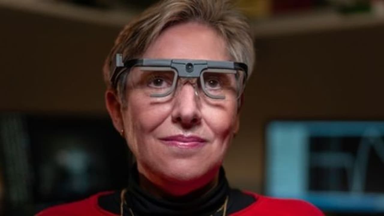 തലച്ചോറില് 'ഉപകരണം' സ്ഥാപിച്ചു; 57 കാരിക്ക് ഒന്നര പതിറ്റാണ്ടിന് ശേഷം കാഴ്ച തിരിച്ചുകിട്ടി.! തലച്ചോറില് 'ഉപകരണം' സ്ഥാപിച്ചു; 57 കാരിക്ക് ഒന്നര പതിറ്റാണ്ടിന് ശേഷം കാഴ്ച തിരിച്ചുകിട്ടി.!