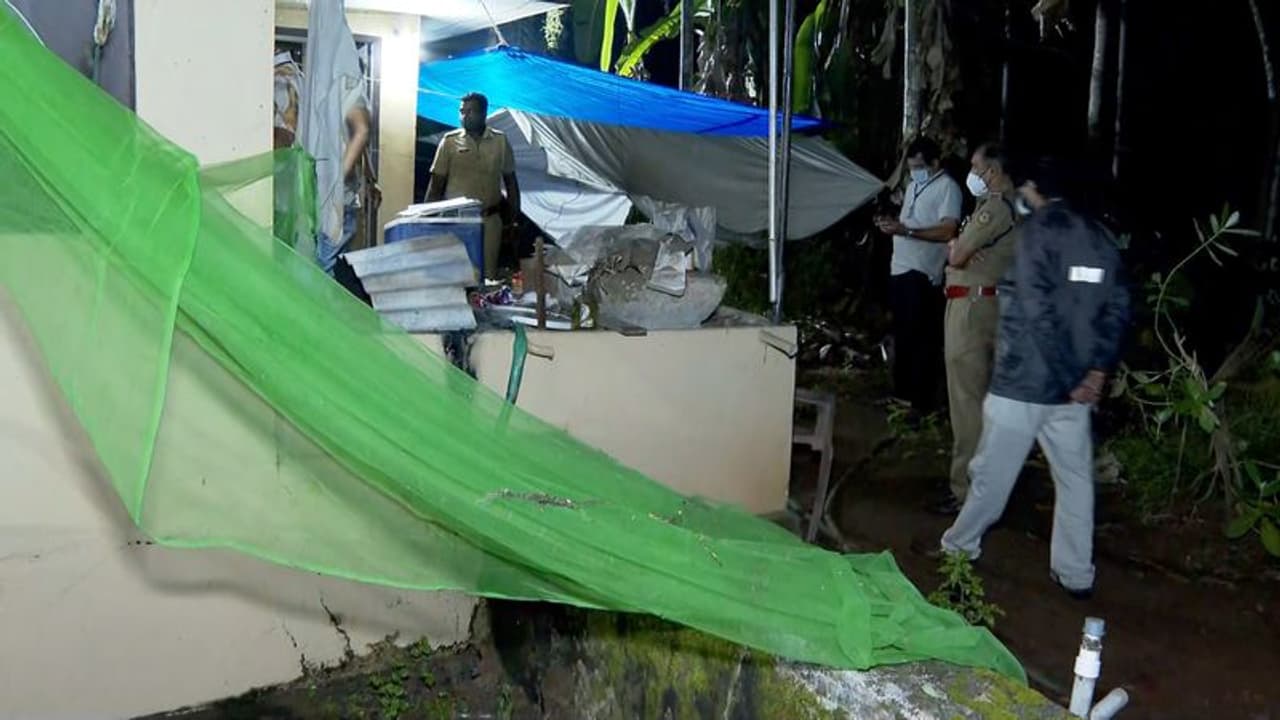 തൃശൂരിൽ യുവ അഭിഭാഷകൻ യുവാവിനെ തലയ്ക്കടിച്ച് കൊലപ്പെടുത്തി തൃശൂരിൽ യുവ അഭിഭാഷകൻ യുവാവിനെ തലയ്ക്കടിച്ച് കൊലപ്പെടുത്തി