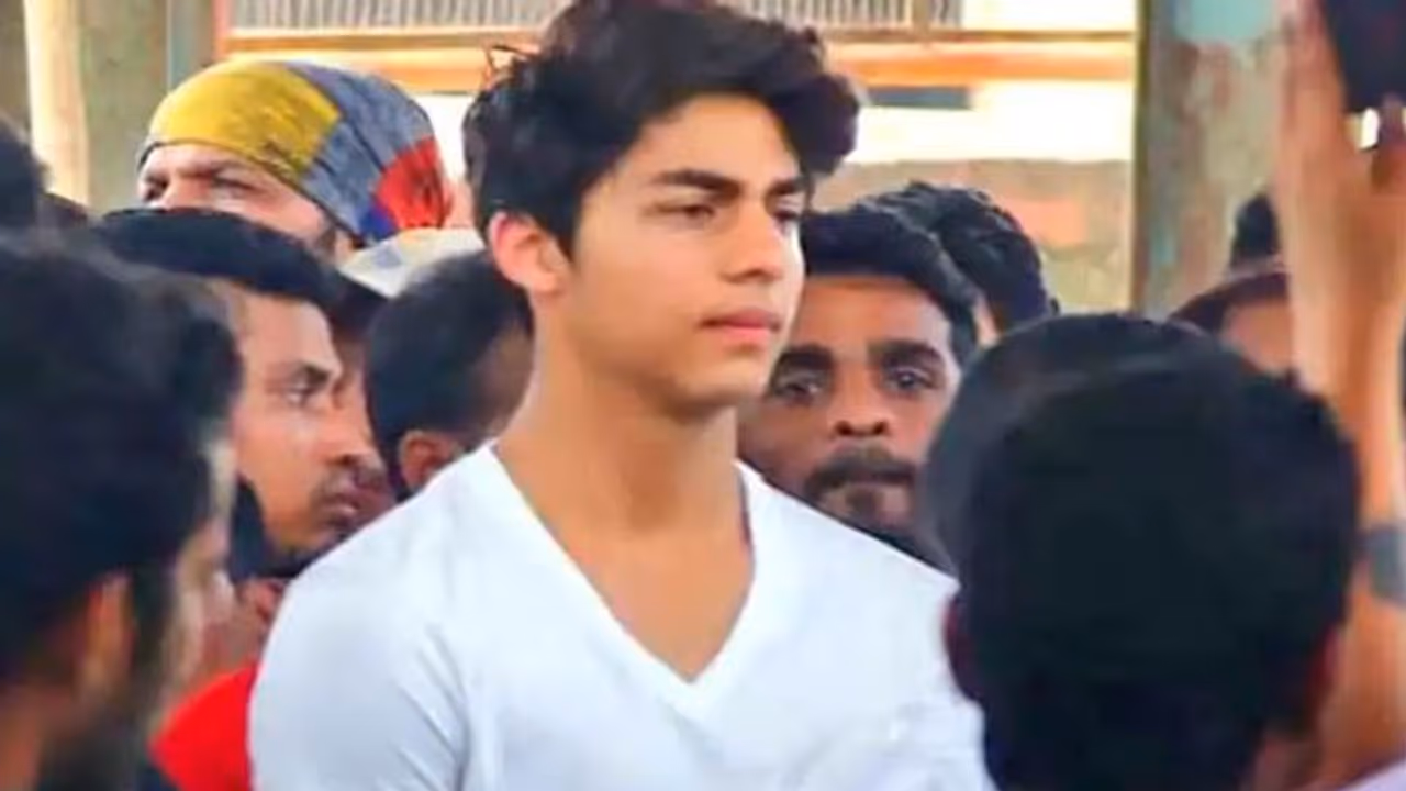 அய்யோ இப்படியொரு கொடூரமா..? விஐபிகளின் மகள்களை சின்னாபின்னமக்கிய ஷாருக்கான் மகன்..? பின்னணியில் மாஃபியாக்கள்? அய்யோ இப்படியொரு கொடூரமா..? விஐபிகளின் மகள்களை சின்னாபின்னமக்கிய ஷாருக்கான் மகன்..? பின்னணியில் மாஃபியாக்கள்?