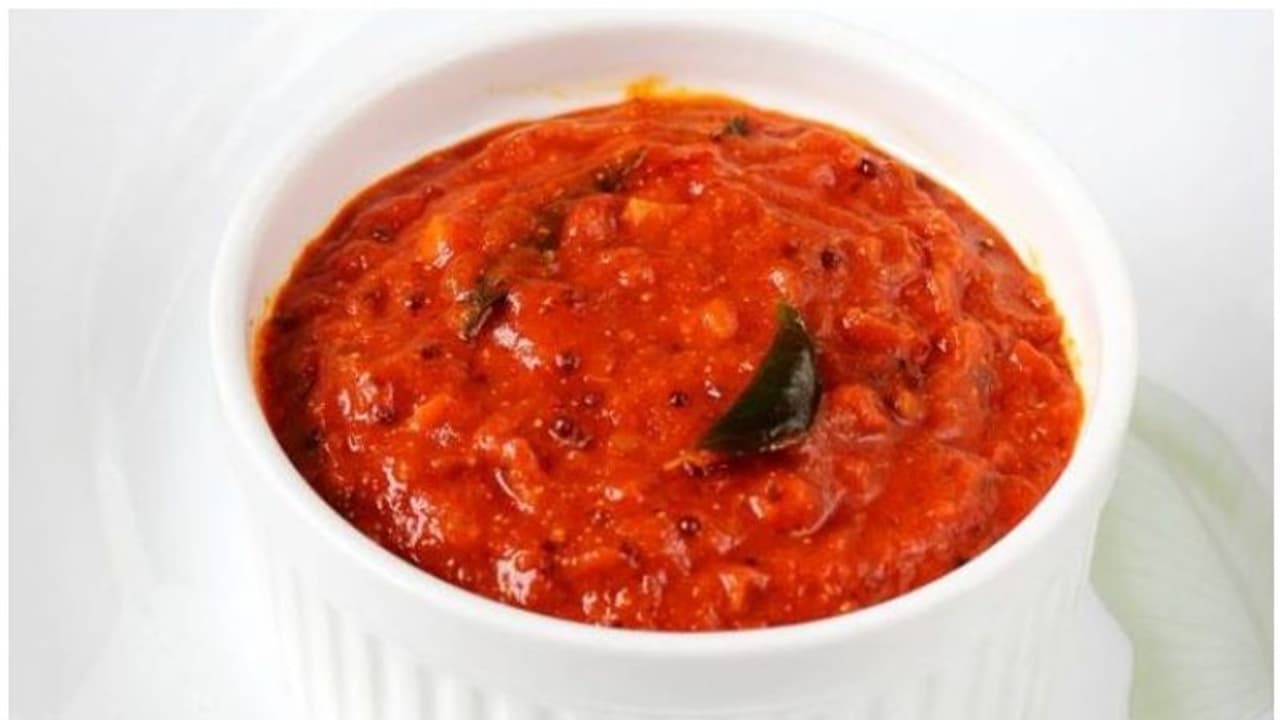 തക്കാളി ചമ്മന്തി ദാ ഇങ്ങനെ തയ്യാറാക്കൂ