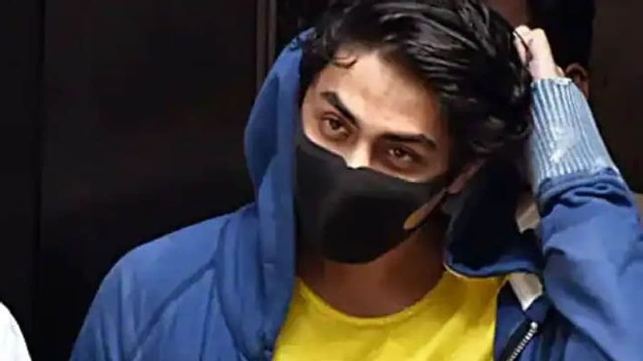 പാസ്പോർട്ട് ഹാജരാക്കണം, വെള്ളിയാഴ്ചകളിൽ എൻസിബി ഓഫീസിലെത്തണം; ആര്യൻ ഖാന് കർശന ജാമ്യവ്യവസ്ഥകൾ