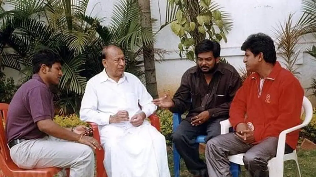 Puneeth rajkumar death:పునీత్ ని హీరోగా లాంచ్ చేసిన పూరి.. 200రోజులు అతిపెద్ద బ్లాక్ బస్టర్ Puneeth rajkumar death:పునీత్ ని హీరోగా లాంచ్ చేసిన పూరి.. 200రోజులు అతిపెద్ద బ్లాక్ బస్టర్