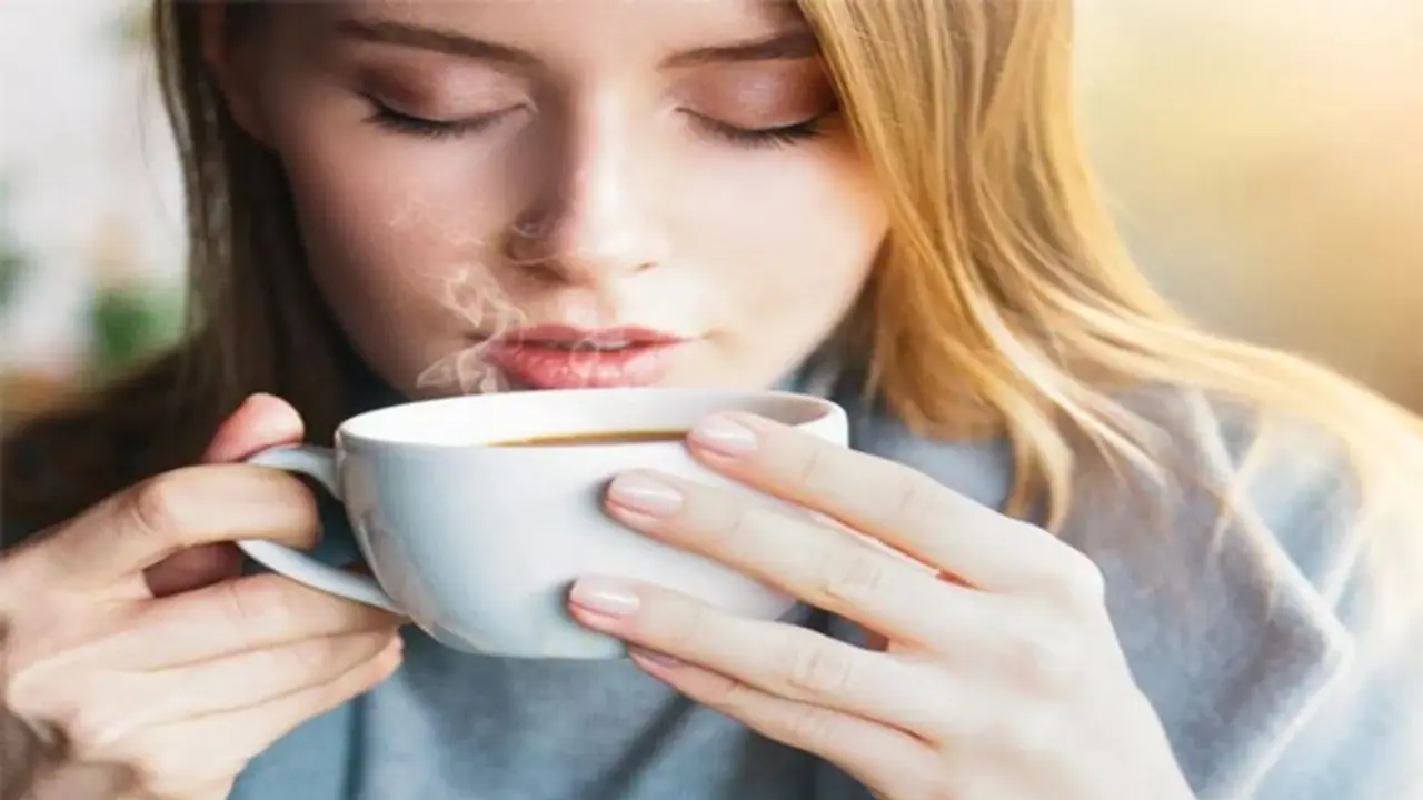 रात में सोने से पहले पिएं ये स्पेशल चाय, मक्खन की तरह पिघल जाएगी चर्बी रात में सोने से पहले पिएं ये स्पेशल चाय, मक्खन की तरह पिघल जाएगी चर्बी