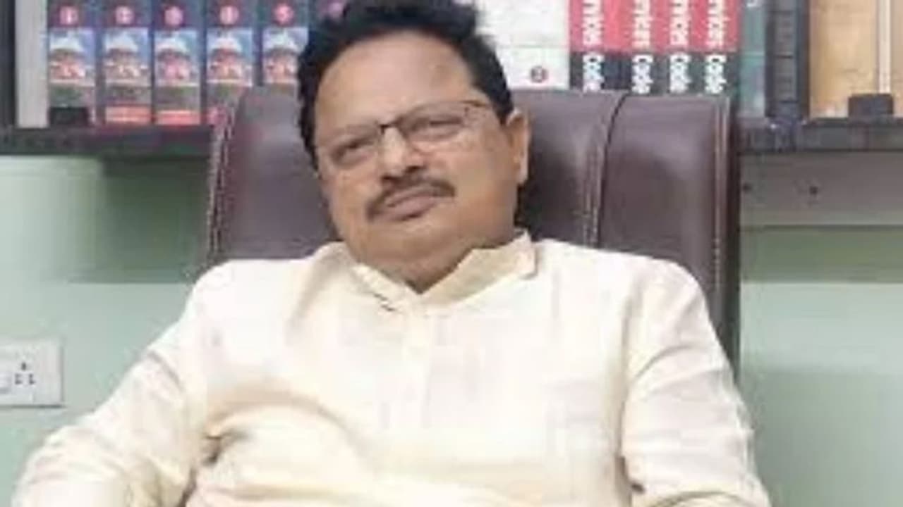 మేం డూడూ బసవన్నల౦ కాదు: బీజేపీని ఉద్దేశిస్తూ జనసేన నేత సంచలన వ్యాఖ్యలు మేం డూడూ బసవన్నల౦ కాదు: బీజేపీని ఉద్దేశిస్తూ జనసేన నేత సంచలన వ్యాఖ్యలు