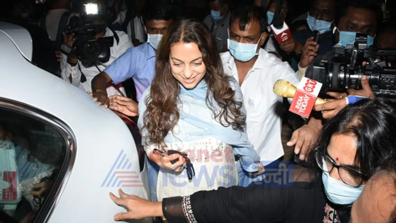 रिलीज ऑर्डर की कॉपी में देरी, एक रात और Aryan Khan को रहना होगा जेल में, जूही चावला ने भरा बेल बॉन्ड रिलीज ऑर्डर की कॉपी में देरी, एक रात और Aryan Khan को रहना होगा जेल में, जूही चावला ने भरा बेल बॉन्ड