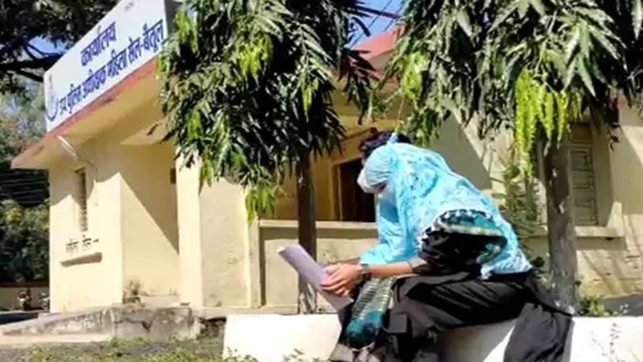 शर्मनाक..शर्मनाक..शर्मनाक ! जात पात में उलझा प्यार,बेटी के दलित से की शादी तो बाप ने कराया शुद्धिकरण,कटवाए केश शर्मनाक..शर्मनाक..शर्मनाक ! जात पात में उलझा प्यार,बेटी के दलित से की शादी तो बाप ने कराया शुद्धिकरण,कटवाए केश