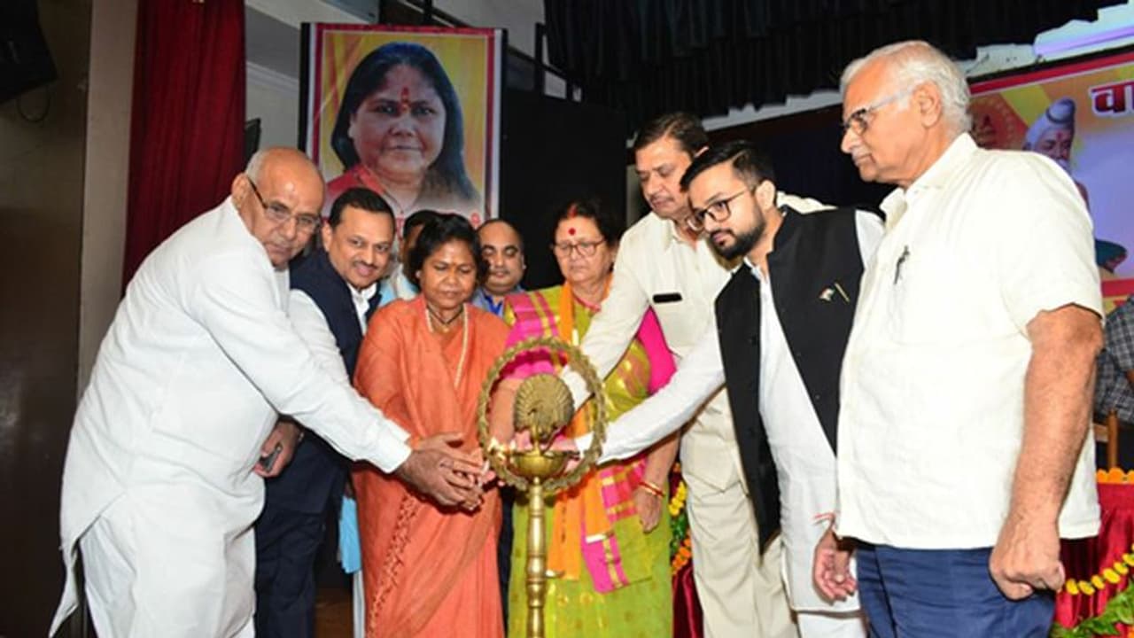 श्रीराम सेवा मिशन के वाल्मीकि महोत्सव में कला, साहित्य और मनोरंजन का समागम, कोरोना वॉरियर्स का सम्मान श्रीराम सेवा मिशन के वाल्मीकि महोत्सव में कला, साहित्य और मनोरंजन का समागम, कोरोना वॉरियर्स का सम्मान