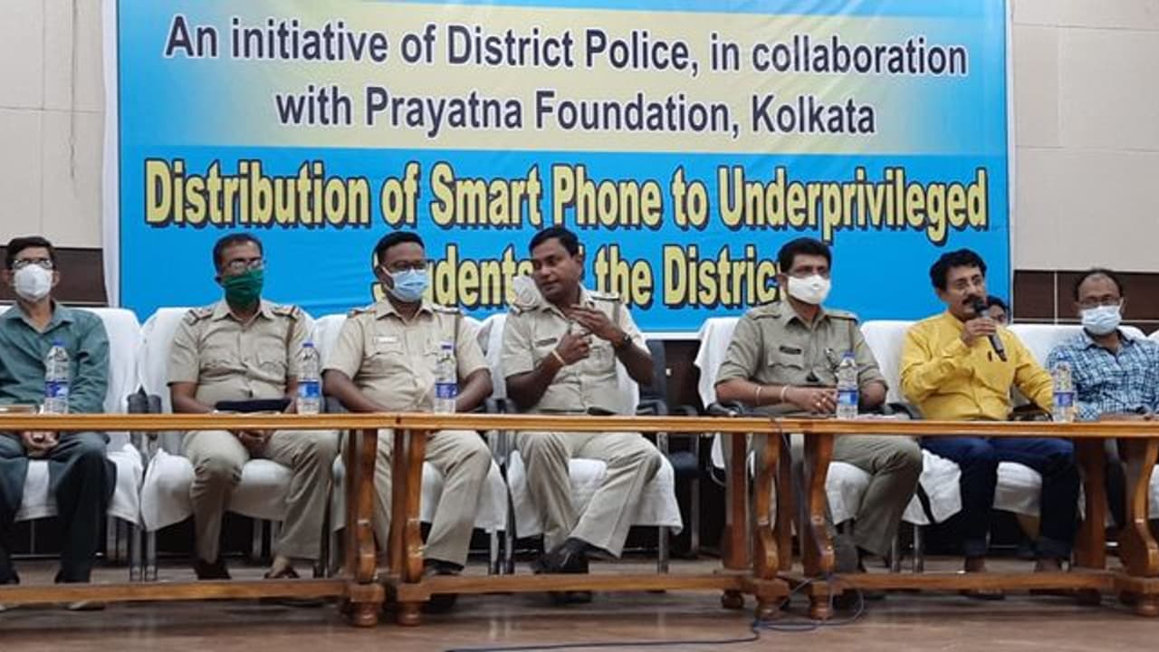 Police Meeting পুলিশের বৈঠকে অতিথি আসনে তৃণমূল নেতা, ক্ষোভে অনুষ্ঠান ছাড়েন বিজেপি নেতা