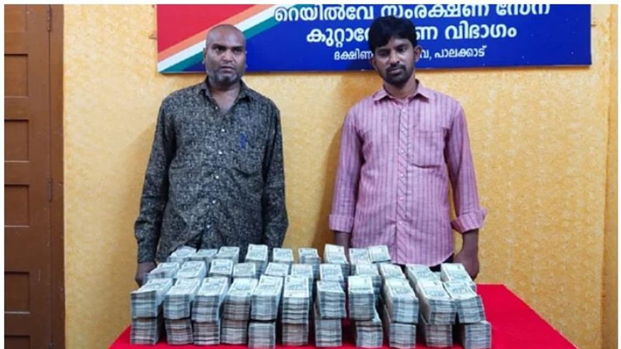 രേഖകളില്ലാതെ 1.64 കോടി രൂപ ട്രെയിനില്‍ കടത്താന്‍ ശ്രമിച്ചു; രണ്ടുപേര്‍ അറസ്റ്റില്‍