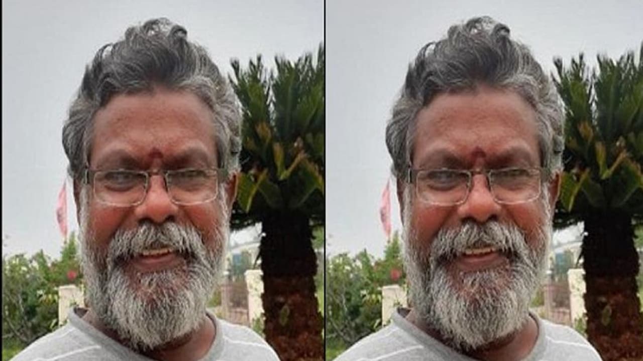 చంద్రబాబుపై బాంబు విసిరేందుకు వచ్చాడని.. టూరిజం ఉద్యోగిపై టీడీపీ కార్యకర్తల దాడి... చంద్రబాబుపై బాంబు విసిరేందుకు వచ్చాడని.. టూరిజం ఉద్యోగిపై టీడీపీ కార్యకర్తల దాడి...