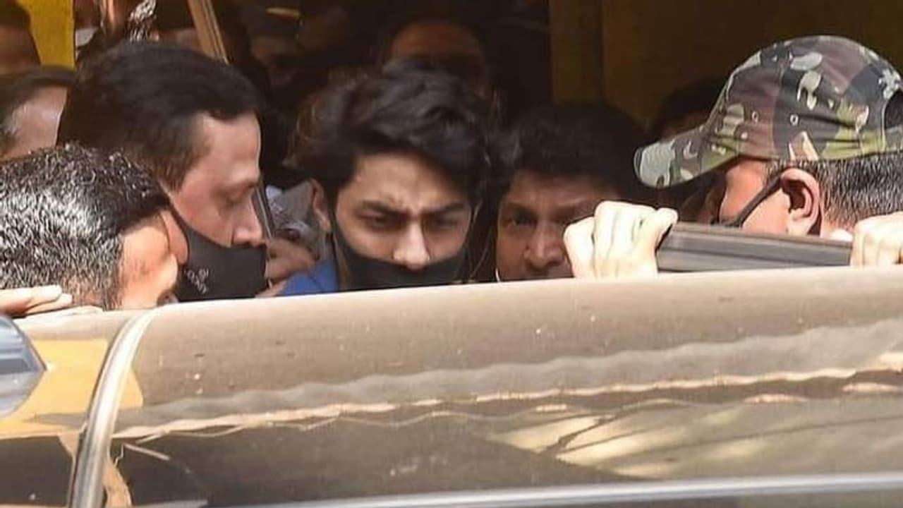 शाहरुख खान के बेटे आर्यन खान का चार्जशीट में जिक्र ही नहीं, NCB ने बताई ये वजह