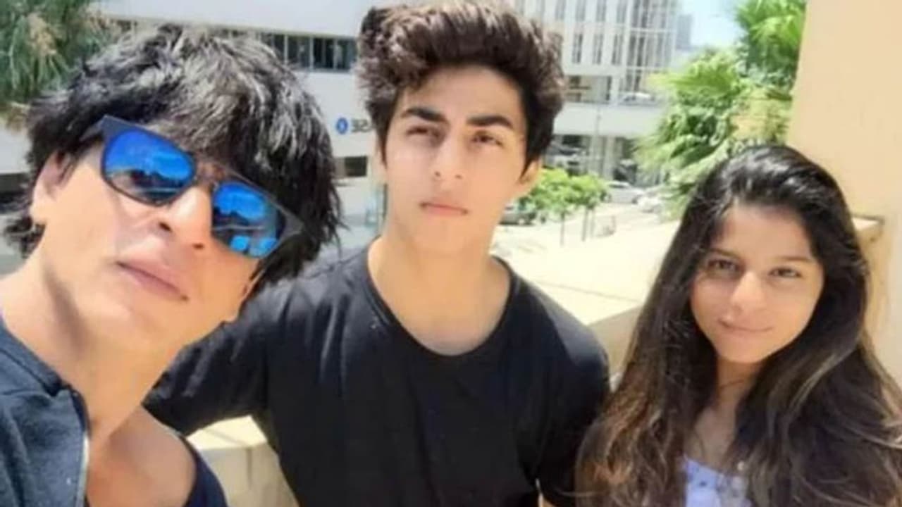 মাদক বিতর্ককে তুড়ি, আইপিএল এর মেগা নিলামে অংশ নিচ্ছেন আরিয়ান ও সুহানা খান মাদক বিতর্ককে তুড়ি, আইপিএল এর মেগা নিলামে অংশ নিচ্ছেন আরিয়ান ও সুহানা খান