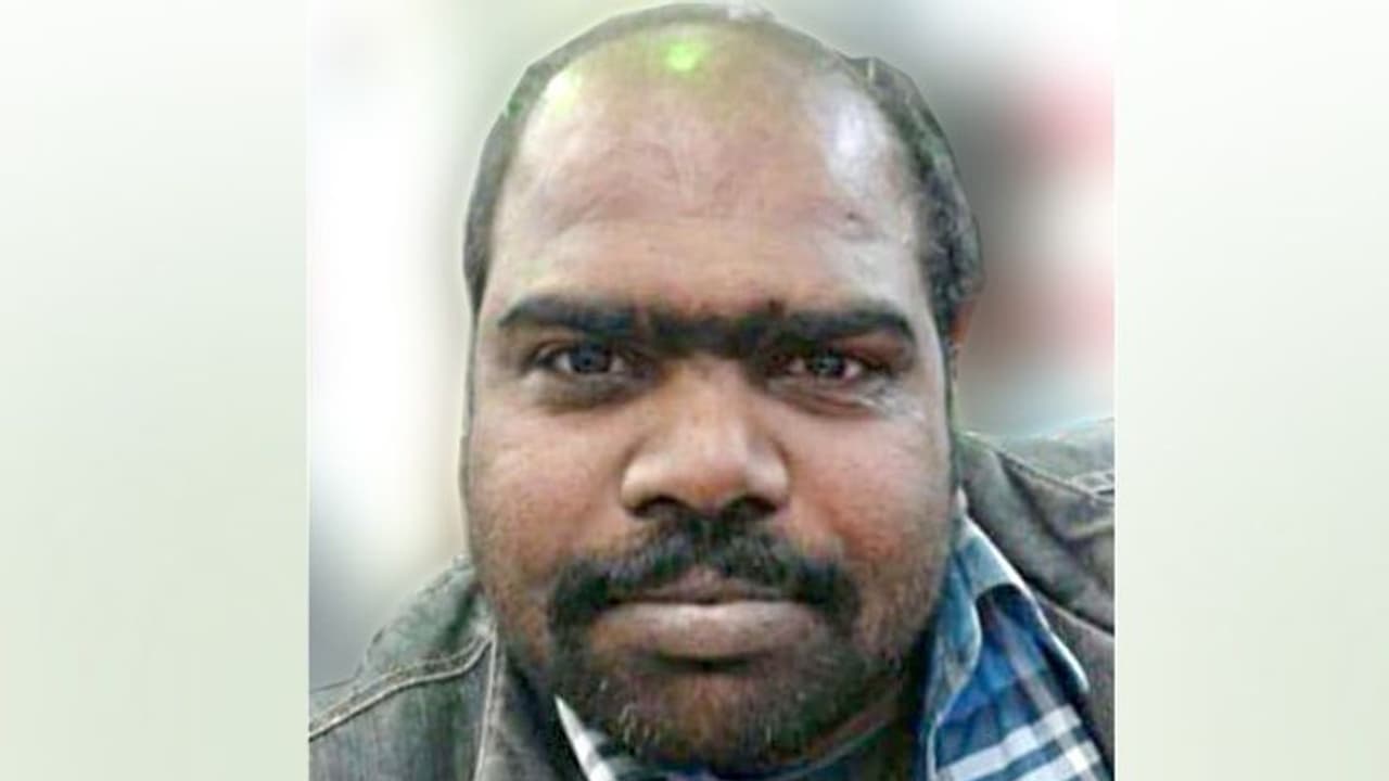 പ്രവാസി മലയാളിയുടെ 15 ദിവസം പഴക്കമുള്ള മൃതദേഹം താമസസ്ഥലത്ത് കണ്ടെത്തി പ്രവാസി മലയാളിയുടെ 15 ദിവസം പഴക്കമുള്ള മൃതദേഹം താമസസ്ഥലത്ത് കണ്ടെത്തി