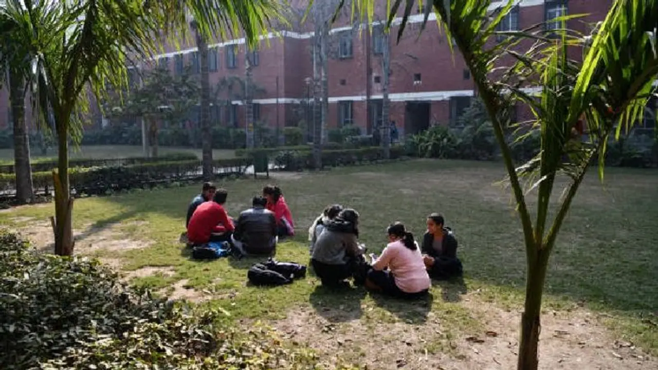 ড্রাগ মাফিয়াদের সফট টার্গেট পড়ুয়ারা, মাদক নেটওয়ার্কের জাল ছড়াচ্ছে বিভিন্ন কলেজে ড্রাগ মাফিয়াদের সফট টার্গেট পড়ুয়ারা, মাদক নেটওয়ার্কের জাল ছড়াচ্ছে বিভিন্ন কলেজে