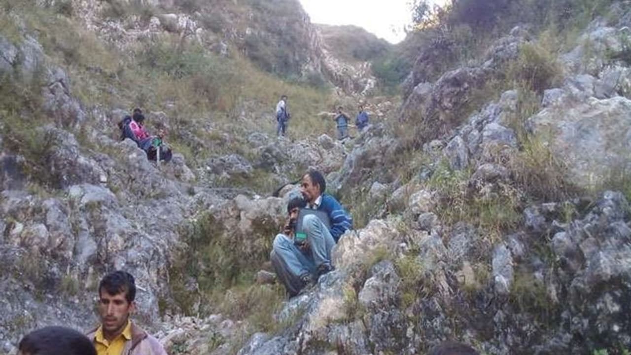 ఉత్తరాఖండ్‌లో ఘోర రోడ్డు ప్రమాదం.. లోయలో పడ్డ వాహనం.. 12 మంది మృతి..