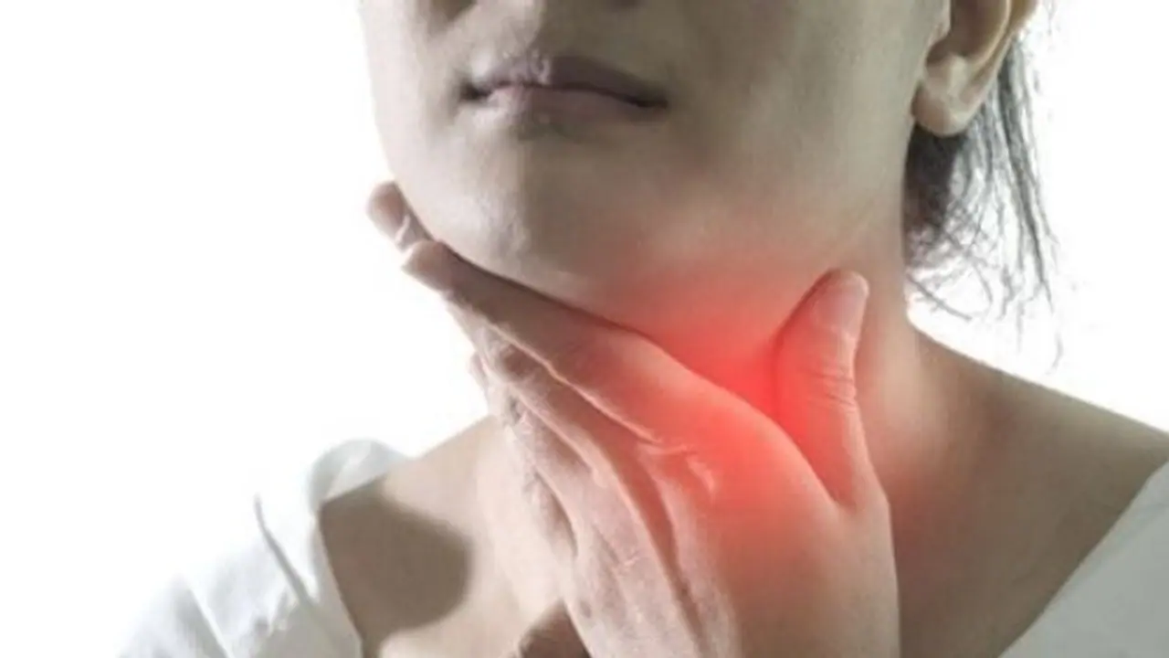Thyroid problems : സ്ത്രീകളിൽ തൈറോയ്ഡ് ചികിത്സിച്ചില്ലെങ്കിൽ ഉണ്ടാകാവുന്ന ആരോ​ഗ്യപ്രശ്നങ്ങൾ; ഡോക്ടർ പറയുന്നു