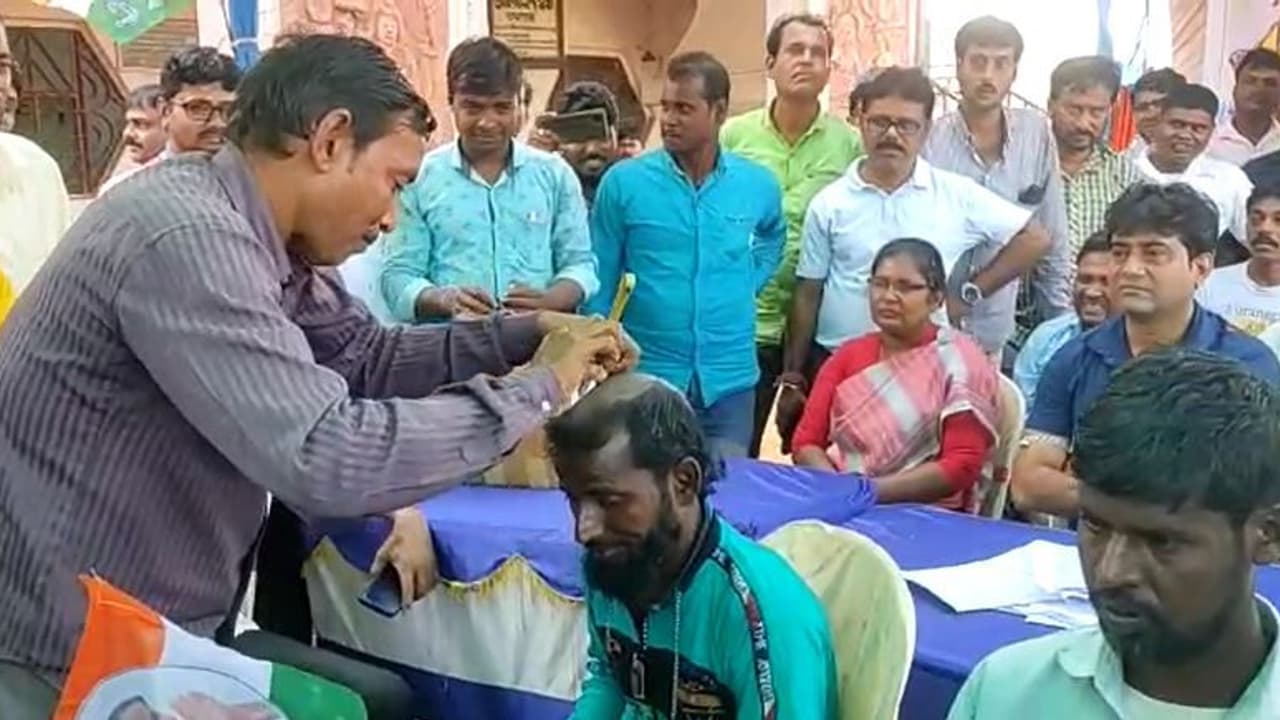 TMC Join 'তৃণমূল না করে ভুল করেছি', জোড়াফুলে যোগ দেওয়ার আগে মাথা মুণ্ডন করে প্রায়শ্চিত্ত বাঁকুড়ায় TMC Join 'তৃণমূল না করে ভুল করেছি', জোড়াফুলে যোগ দেওয়ার আগে মাথা মুণ্ডন করে প্রায়শ্চিত্ত বাঁকুড়ায়