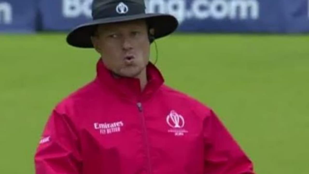 ICC World Cup 2023: సెమీఫైనల్ మ్యాచ్కు దూరంగా ఆ అంపైర్.. టీమిండియా గెలుపు ఖాయమంటున్న ఫ్యాన్స్ ICC World Cup 2023: సెమీఫైనల్ మ్యాచ్కు దూరంగా ఆ అంపైర్.. టీమిండియా గెలుపు ఖాయమంటున్న ఫ్యాన్స్