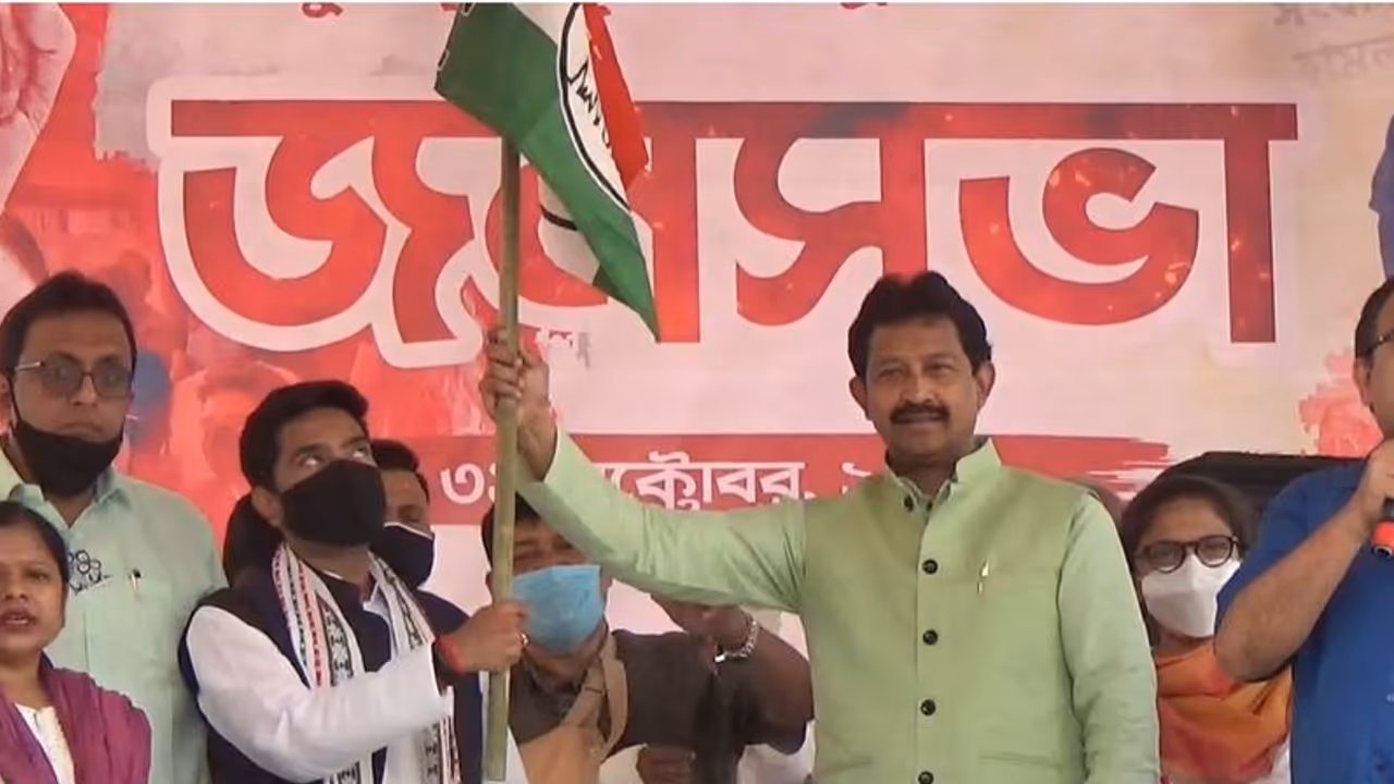 TMC Join 'বিজেপি ৭৭টা আসন জিতেছিল, উনি ৫০ হাজার ভোটে হেরেছিলেন', তৃণমূলে যোগ দেওয়ায় রাজীবকে কটাক্ষ সুকান্তর TMC Join 'বিজেপি ৭৭টা আসন জিতেছিল, উনি ৫০ হাজার ভোটে হেরেছিলেন', তৃণমূলে যোগ দেওয়ায় রাজীবকে কটাক্ষ সুকান্তর