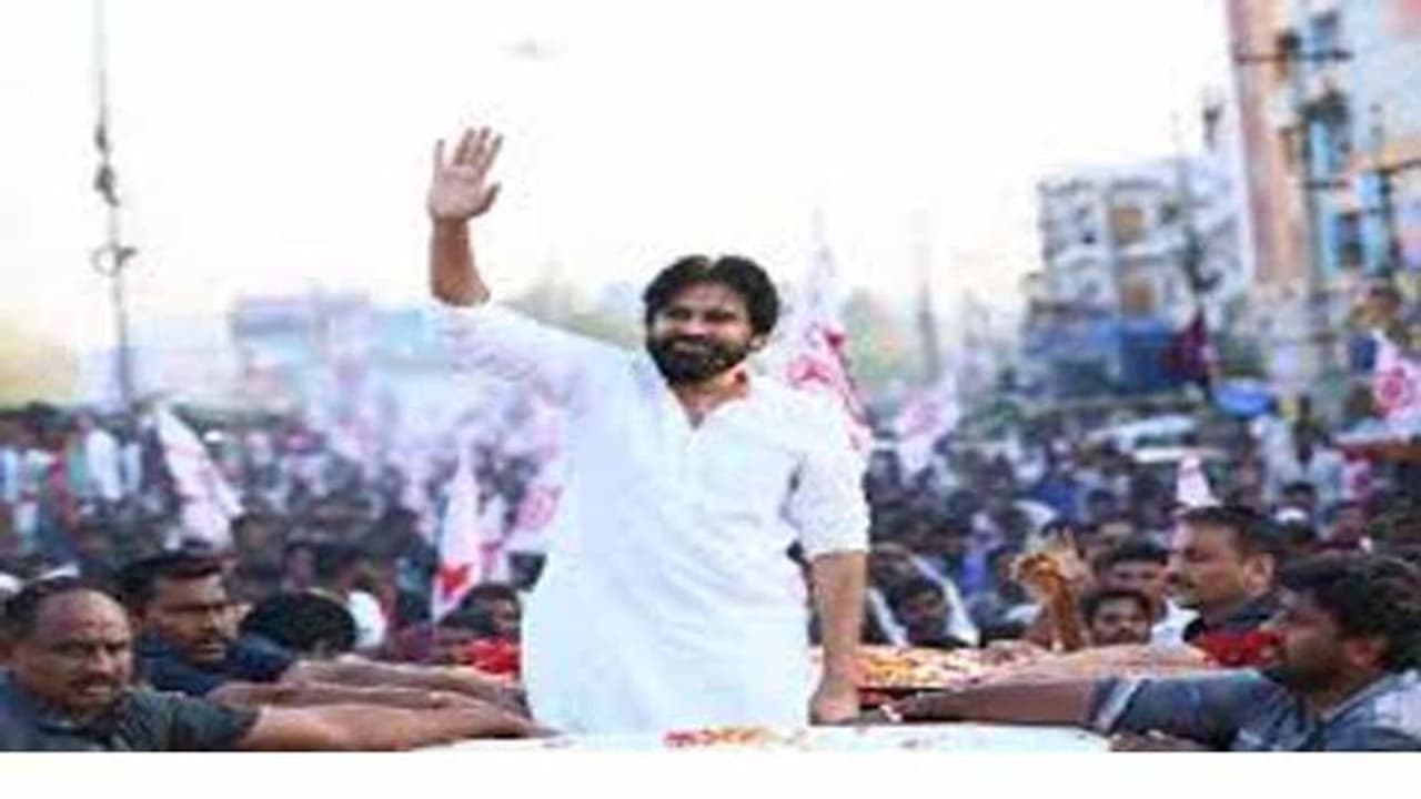 విశాఖ ఉక్కు ఫ్యాక్టరీపై వారం రోజుల్లో కార్యాచరణ ప్రకటించాలి: జగన్ సర్కార్కి పవన్ అల్టిమేటం విశాఖ ఉక్కు ఫ్యాక్టరీపై వారం రోజుల్లో కార్యాచరణ ప్రకటించాలి: జగన్ సర్కార్కి పవన్ అల్టిమేటం