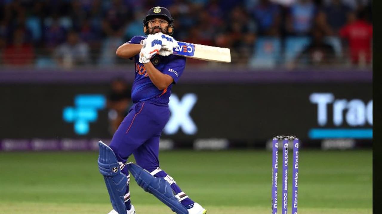 T20 World cup:ఏంటి ఫోర్లు కొట్టడం మరిచారా..? బౌండరీ రావడానికి 70 బంతులా.? టీమిండియా చెత్త ఆటపై ఫ్యాన్స్ ఆగ్రహం T20 World cup:ఏంటి ఫోర్లు కొట్టడం మరిచారా..? బౌండరీ రావడానికి 70 బంతులా.? టీమిండియా చెత్త ఆటపై ఫ్యాన్స్ ఆగ్రహం