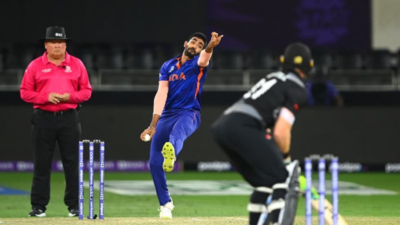 क्रिकेट में आ गया जसप्रीत बुमराह की तरह गेंदबाज करने वाला ये गेंदबाज, Video देख आपके भी उड़ जाएंगे होश क्रिकेट में आ गया जसप्रीत बुमराह की तरह गेंदबाज करने वाला ये गेंदबाज, Video देख आपके भी उड़ जाएंगे होश